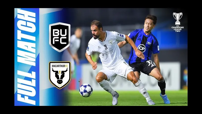 Cầu thủ Macarthur FC và Bangkok United tranh chấp bóng trên sân Cầu thủ Macarthur FC và Bangkok United tranh chấp bóng trên sân